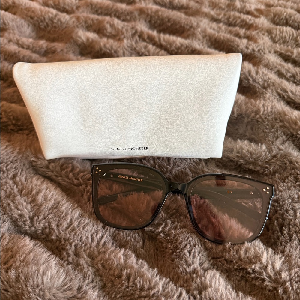 GENTLE MONSTER Black Frame Sunglasses with Brown Gradient Lenses